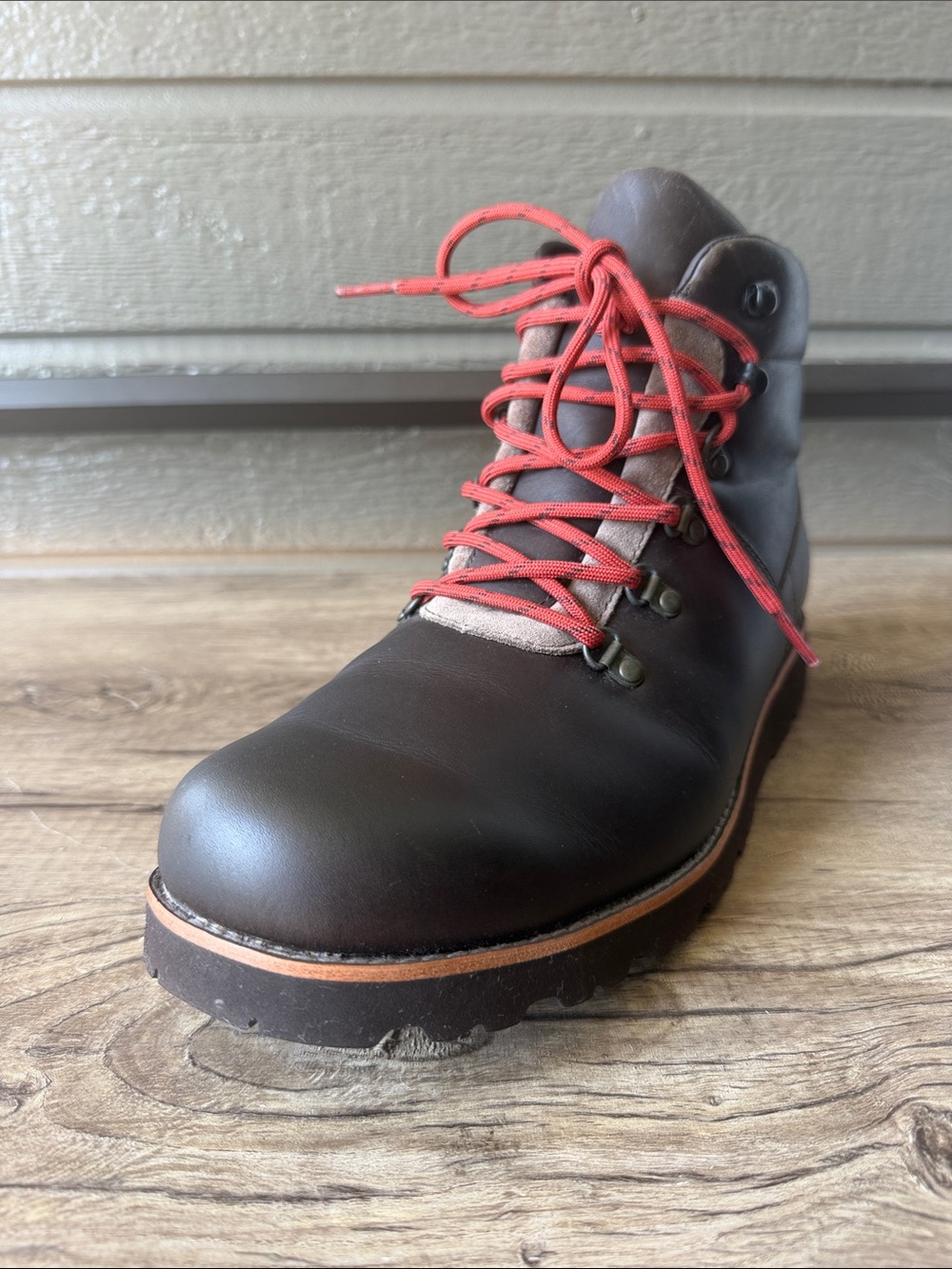 UGG Waterproof Men's Brown Leather Hiking Boot with Red Laces size 12